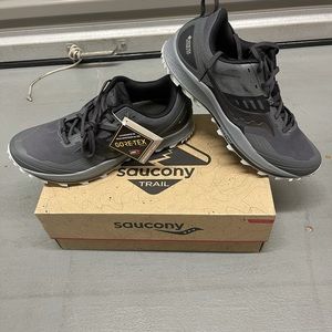 Saucony peregrine 10 GTX size 8.5 .9 . 9.5 11.5  color gray black